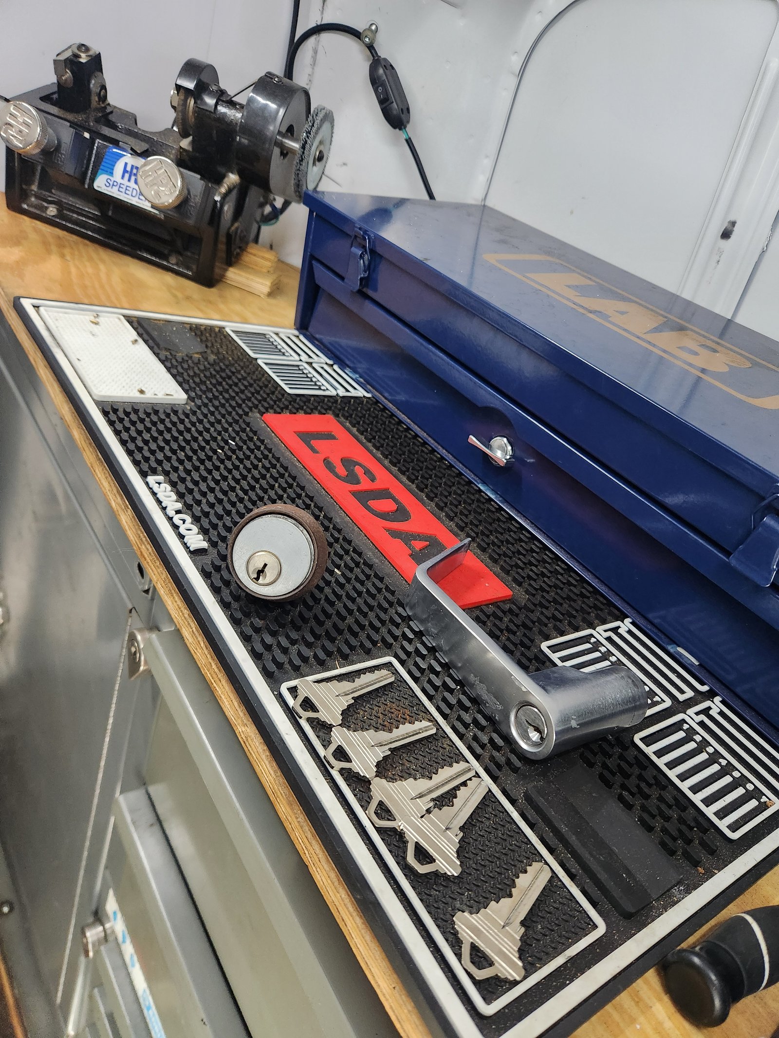 Professional FSDA locksmith tool board and precision equipment